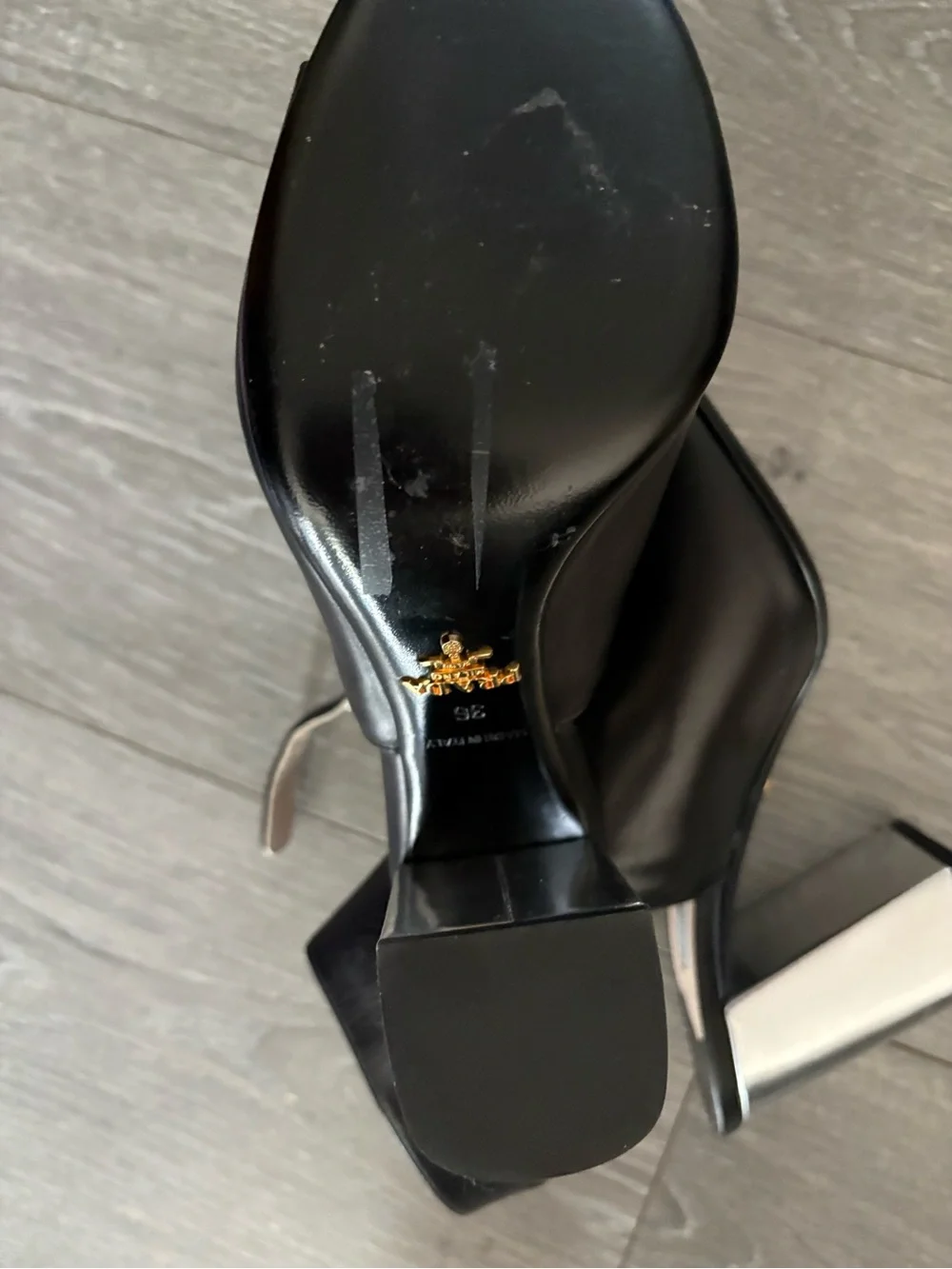 Prada chic black